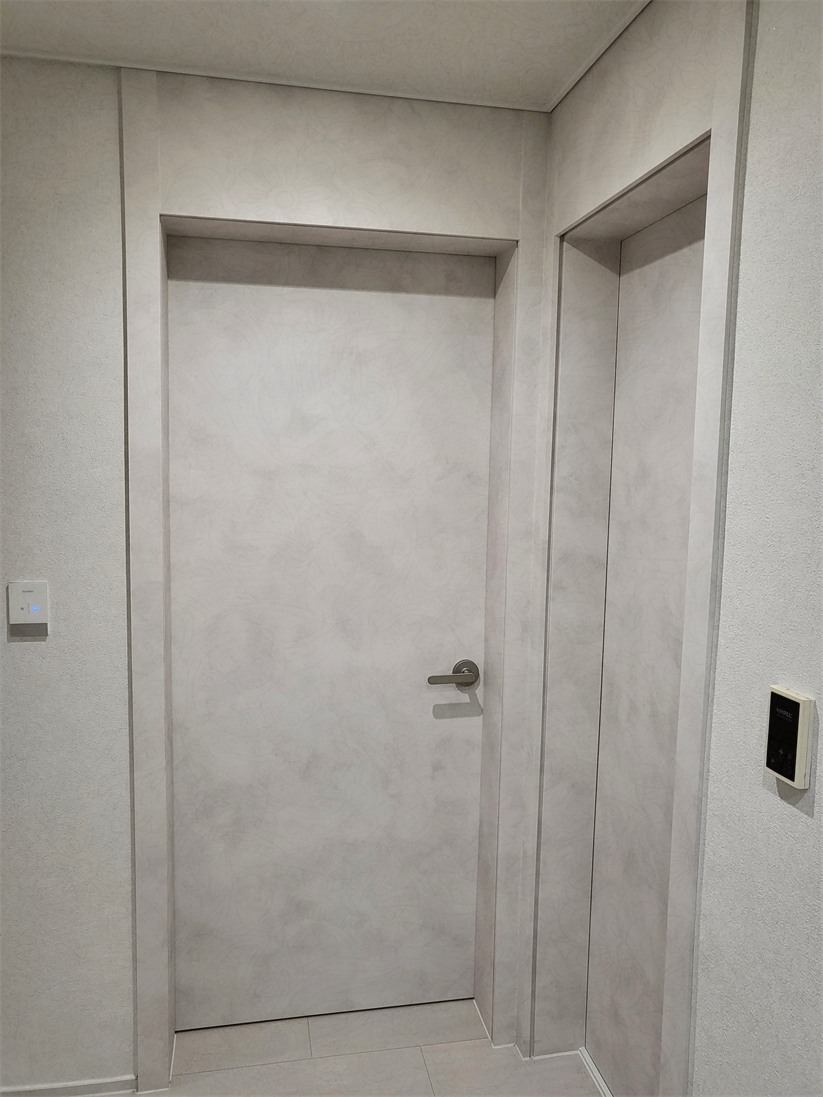 방문 그레이 계열 색상